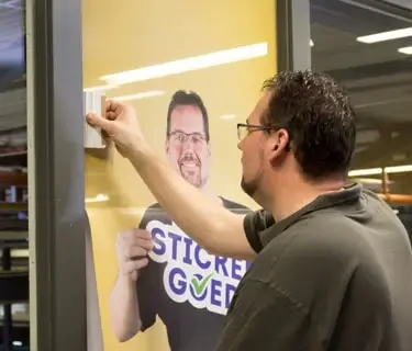 One way vision raamsticker aanbrengen