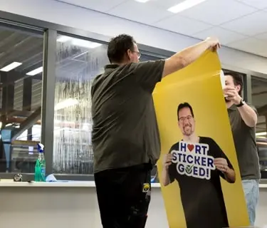 Outdoor raamsticker positioneren op raam