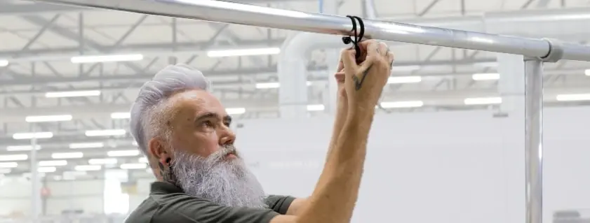 Spanners bevestigen aan spanframe