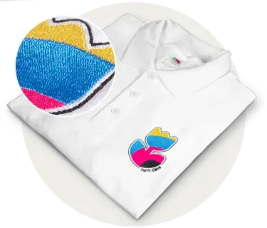 Kleding borduren met garen op textiel