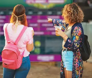 Spandoek als aankleding voor festival