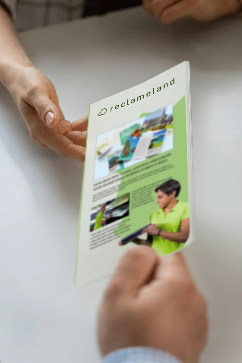 reclameland-brochure1-overhandigen