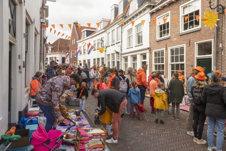 Vier groots, druk oranje!